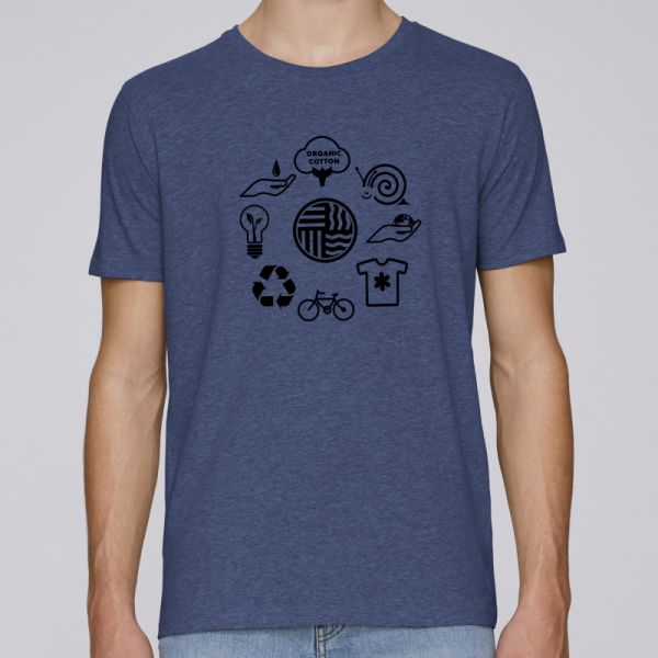 camiseta-ecologica-hombre-azul-lifestyle